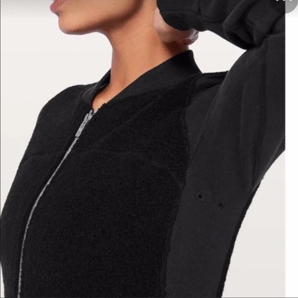 Lululemon Stand Out Sherpa jacket in black-size 6 - Picture 4 of 15